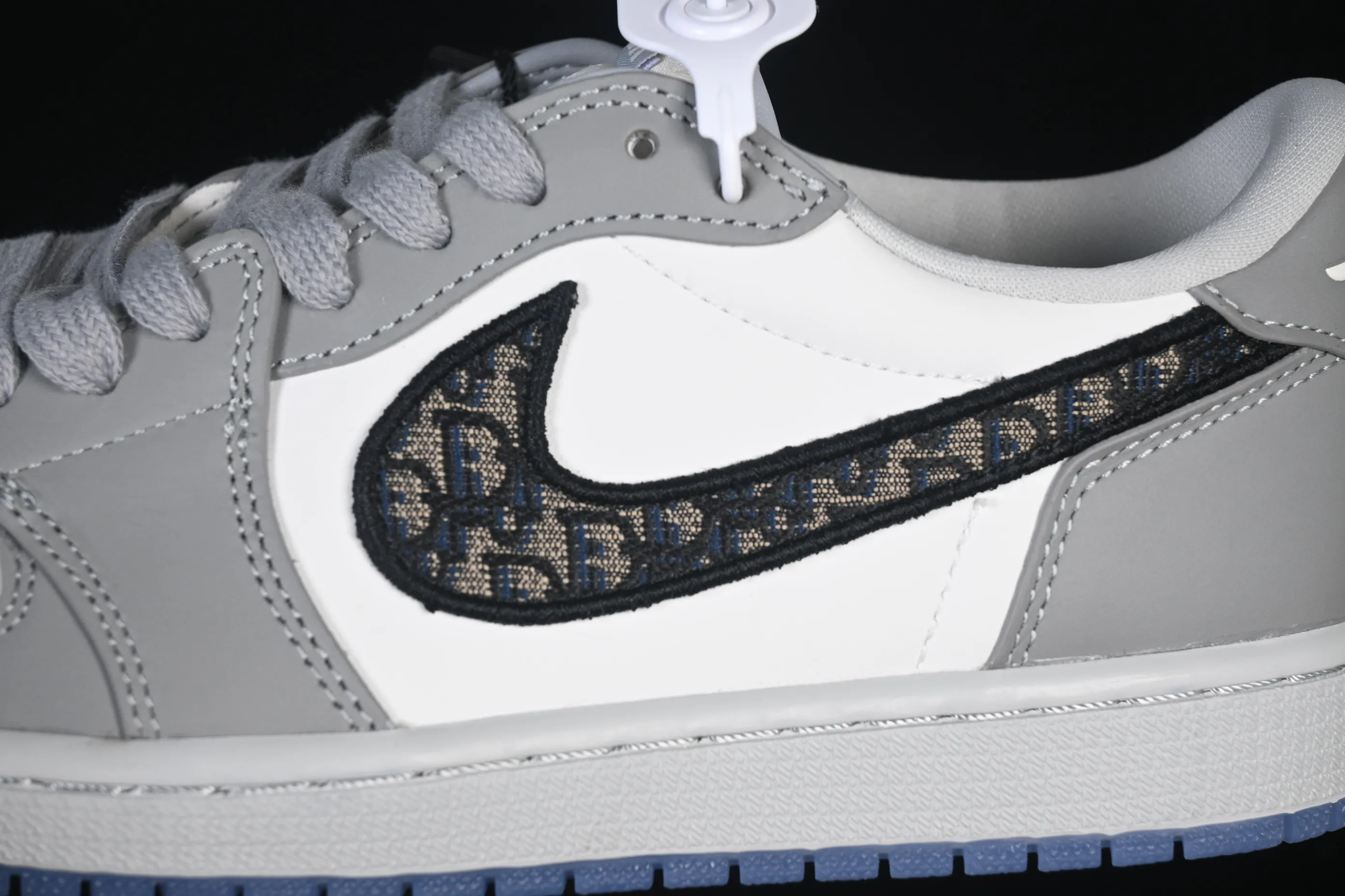 All categories Air Jordan Jordan series basketball shoes Air Jordan 1 Low Dior x Air Jordan 1 Low AJ1 Joe 1 Dior joint white gray low top CN8608-002